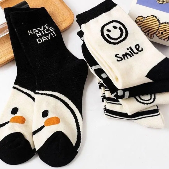 5 pairs of cute smiley face socks - Picture 3 of 5